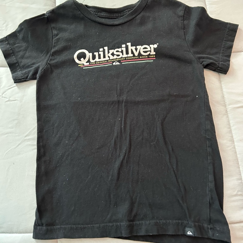 Quicksilver T-shirt lightly used, great condition